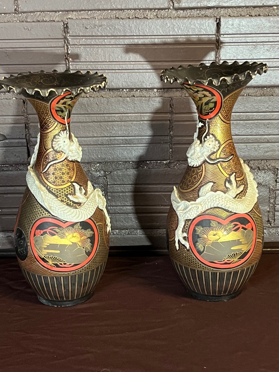 Pair Of Japanese Vases In Lacquered Porcelain And Dragon In Relief