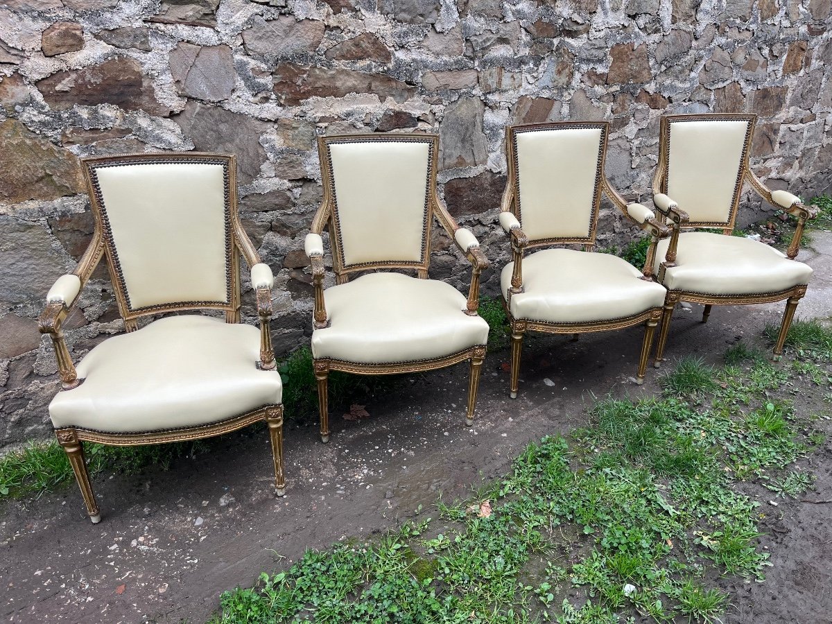 Série De Quatre Fauteuils De Style Directoire Recouvert De Cuir 