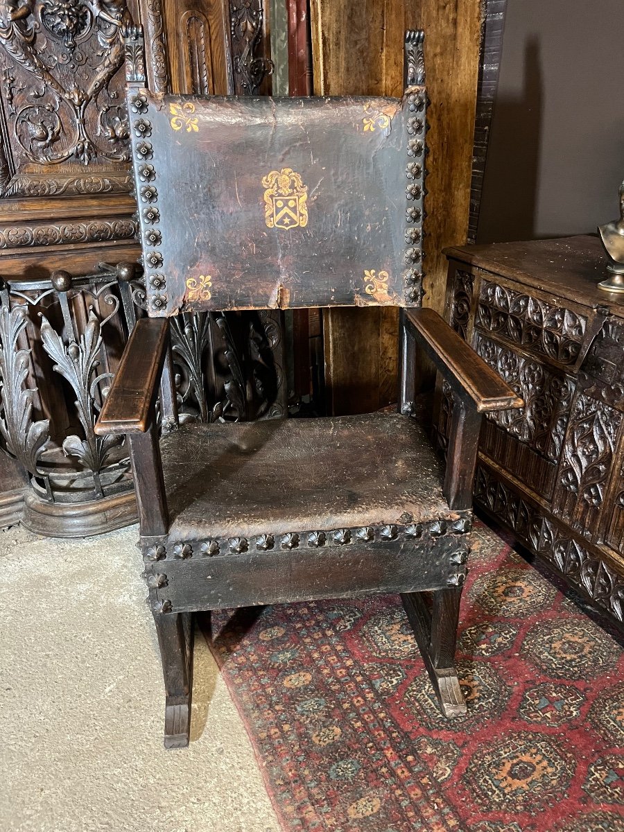 Spanish Renaissance Style Armchair In Leather Studded With Coat Of Arms 