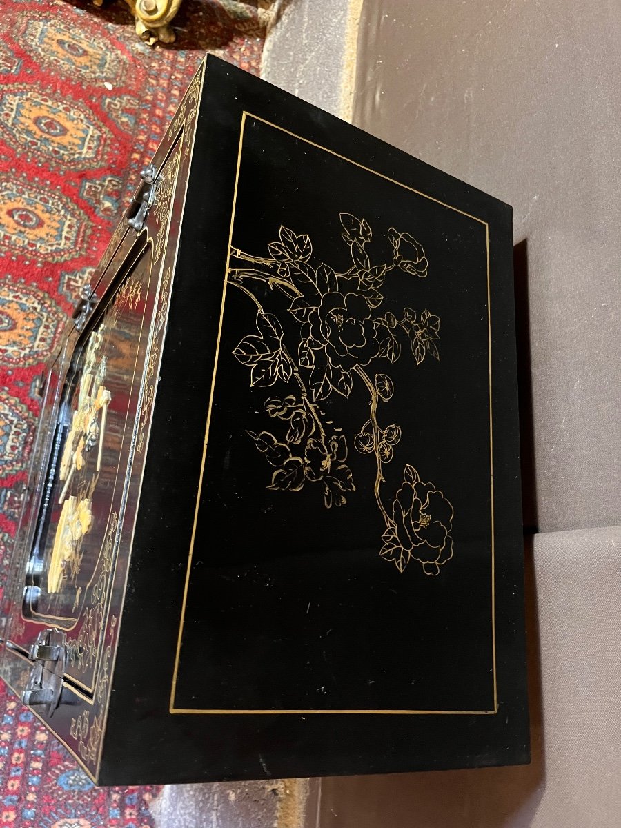 Petit Meuble Asiatique En Laque -photo-1
