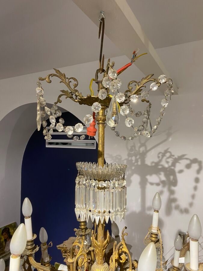 Important Lustre En Bronze Et Cristal à Dix Huit Lumières -photo-2
