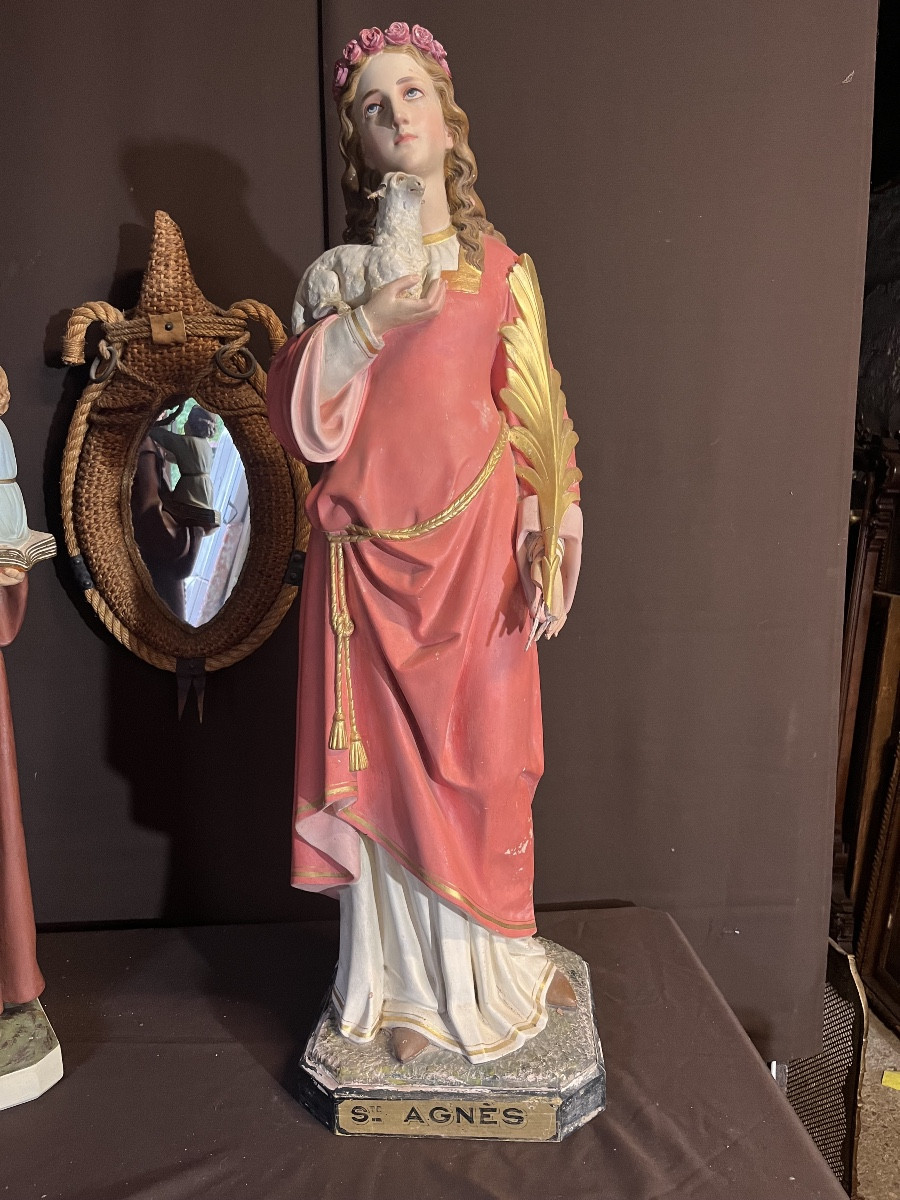 Statue religieuse en stuc polychrome de saint Agnès (hauteur :110 cm)