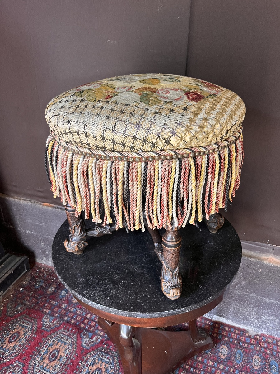 Tabouret de style renaissance 