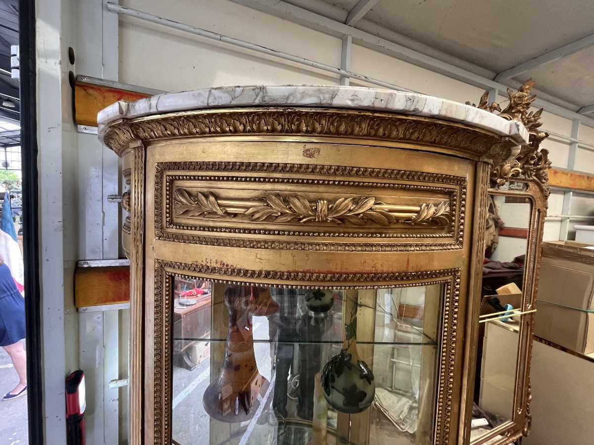 Vitrine en bois dorée de style Louis XVI -photo-2