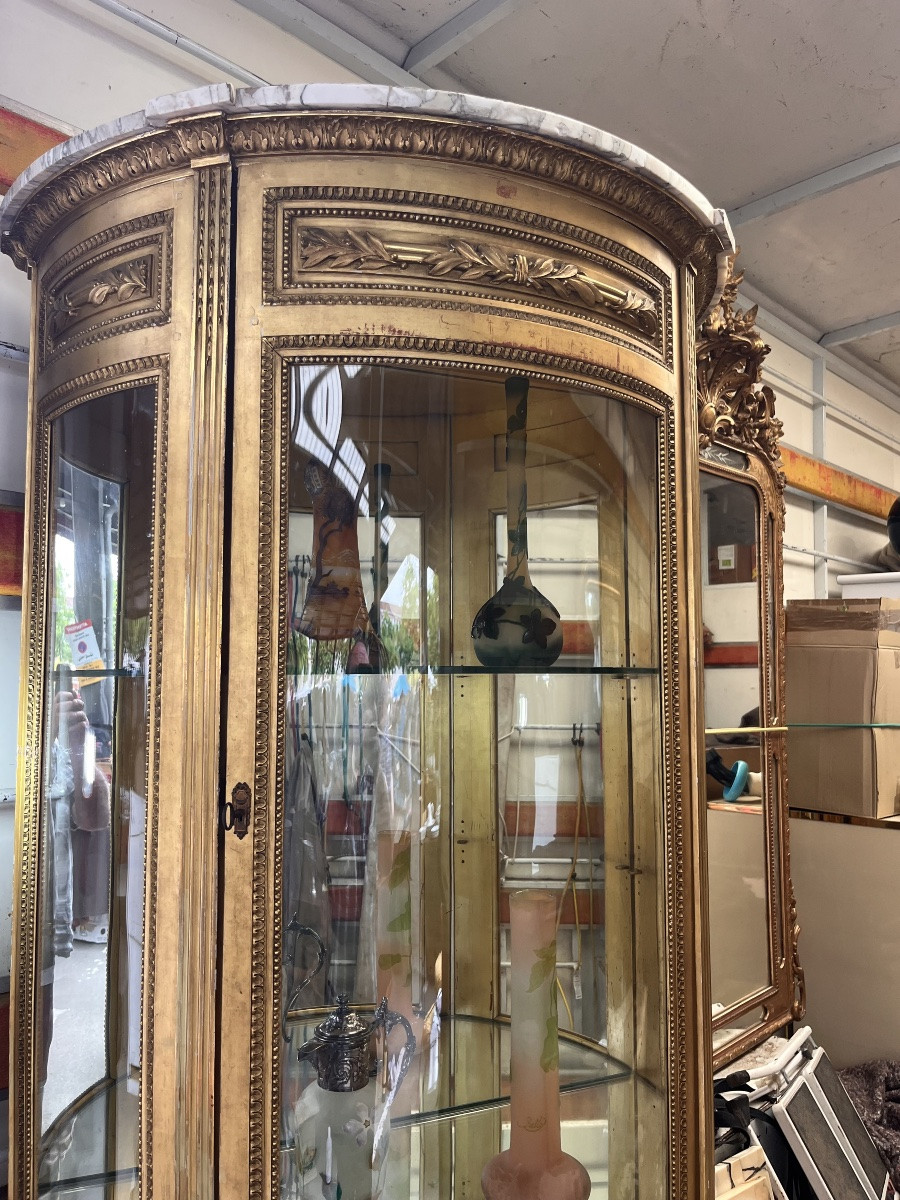 Vitrine en bois dorée de style Louis XVI -photo-5