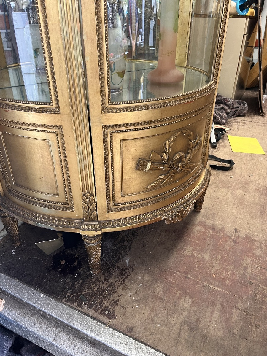 Vitrine en bois dorée de style Louis XVI -photo-6