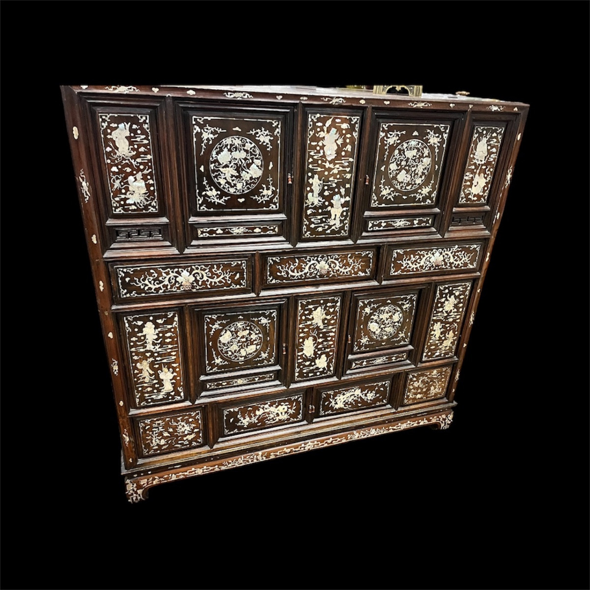 Important Indochinese Cabinet (106/108cm)