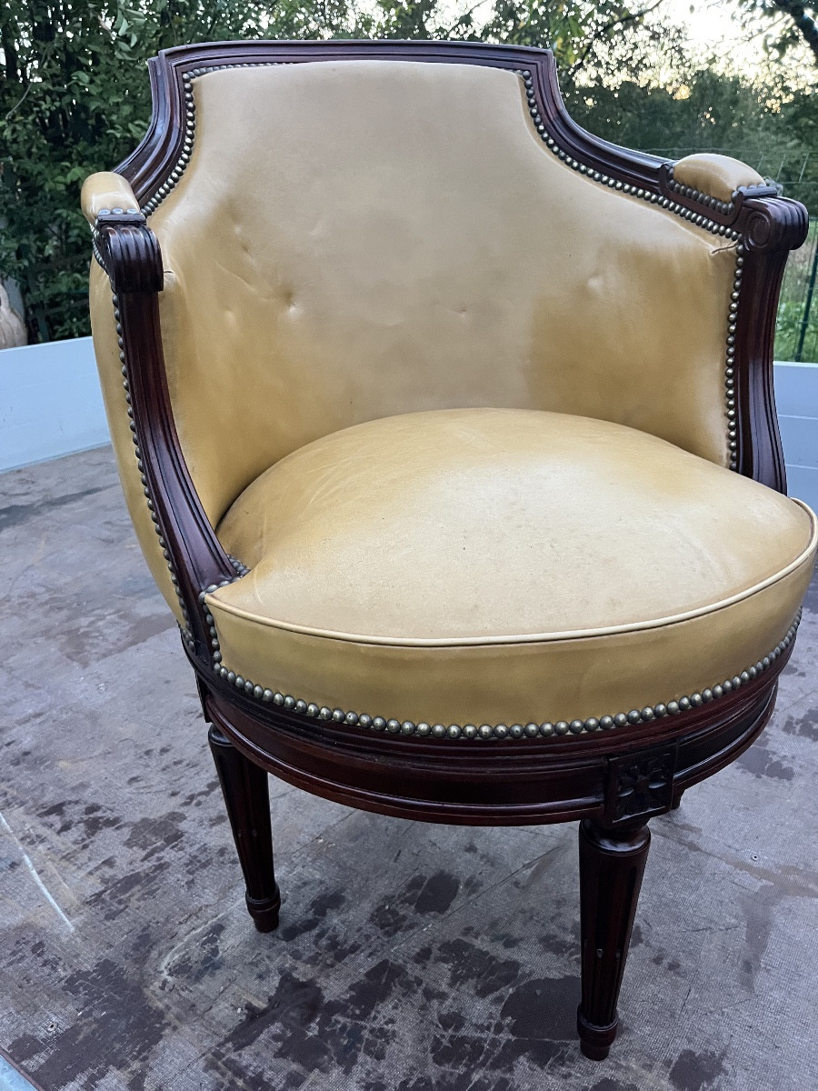 Fauteuil de bureau tournant de style Louis XVI 