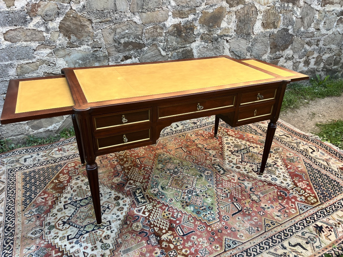 Bureau plat de style Louis XVI 