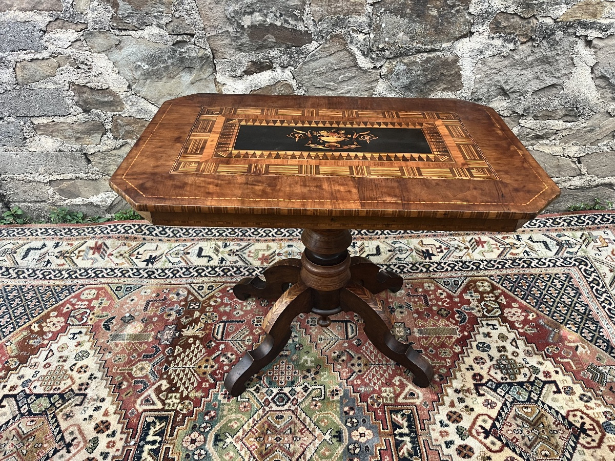 Gueridon italien en marqueterie 