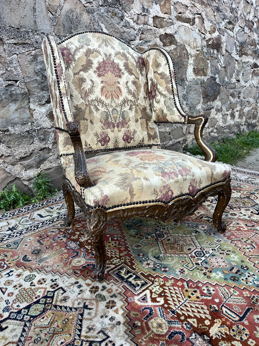 Fauteuil à oreille de style régence 