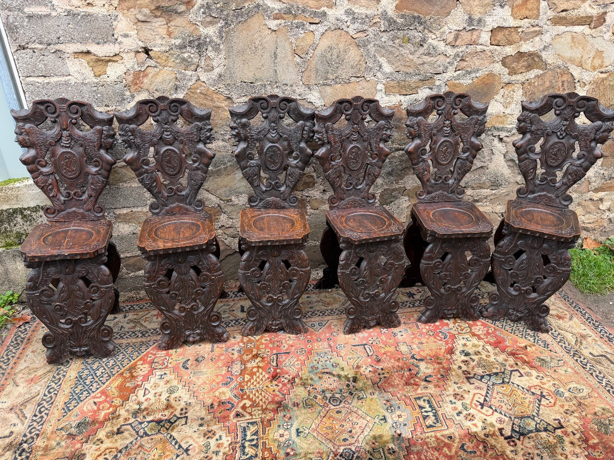 Série de six chaises renaissance italienne 
