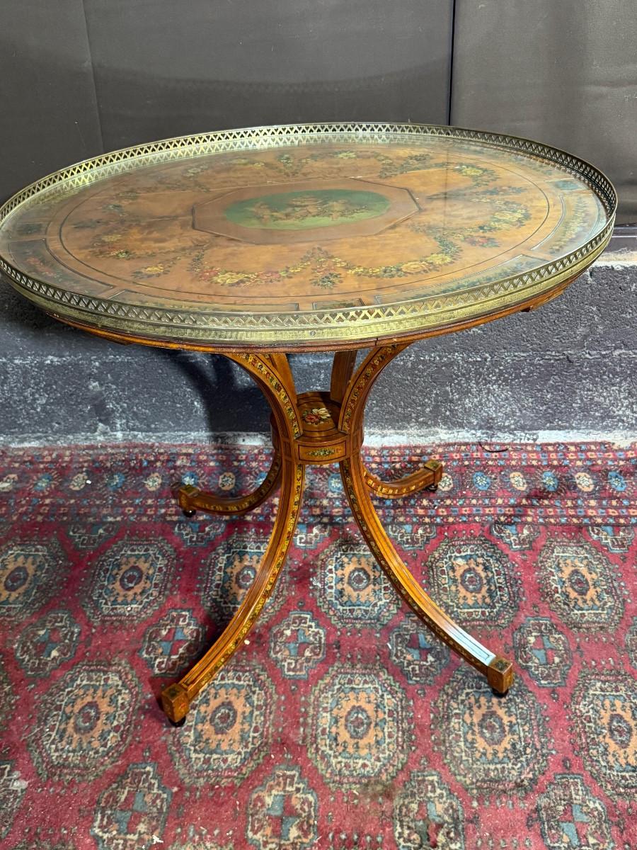 Gueridon Louis XVI anglais à décor de fleurs 