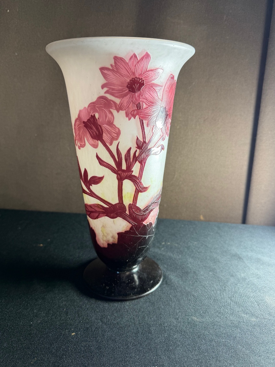 Delatte Vase With Shower Base 