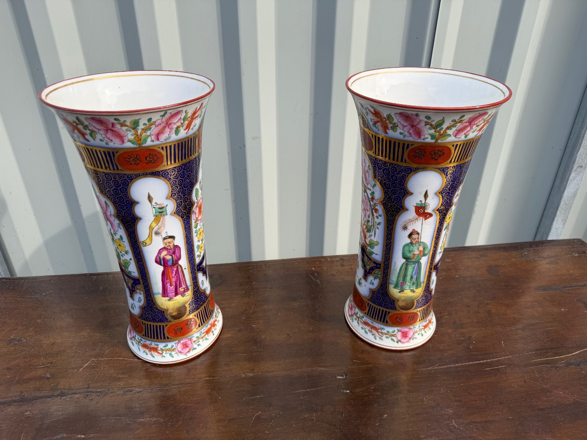 Paire de vases en porcelaine de bayeux décor aux chinois -photo-2