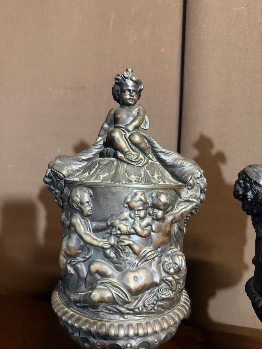 Pair Of Bronze Cassolettes Decorated With Cherubs-photo-2