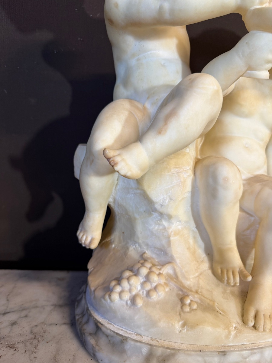 PUGI, GUGLIELMO (1850-1915). "DEUX AMOURS À LA GRAPPE DE RAISINS", SCULPTURE EN ALBÂTRE XIXE -photo-1