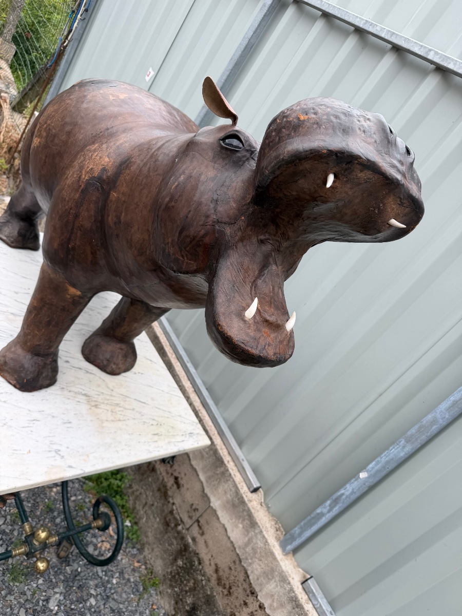 Important hippopotame en cuir début XXe -photo-2