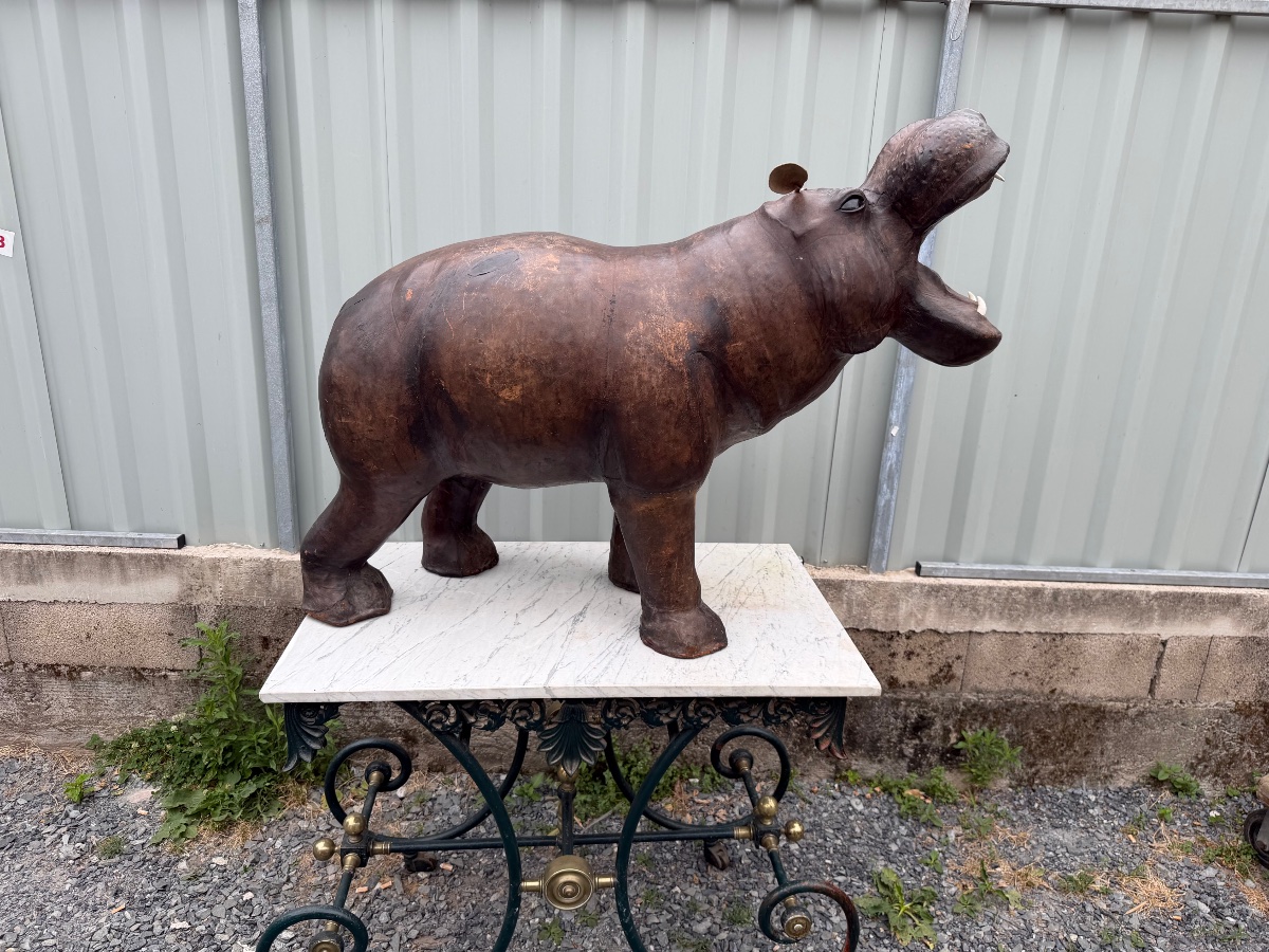 Important hippopotame en cuir début XXe -photo-3