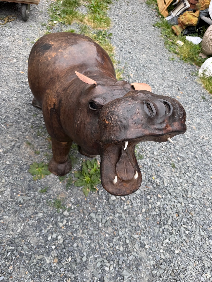 Important hippopotame en cuir début XXe -photo-4