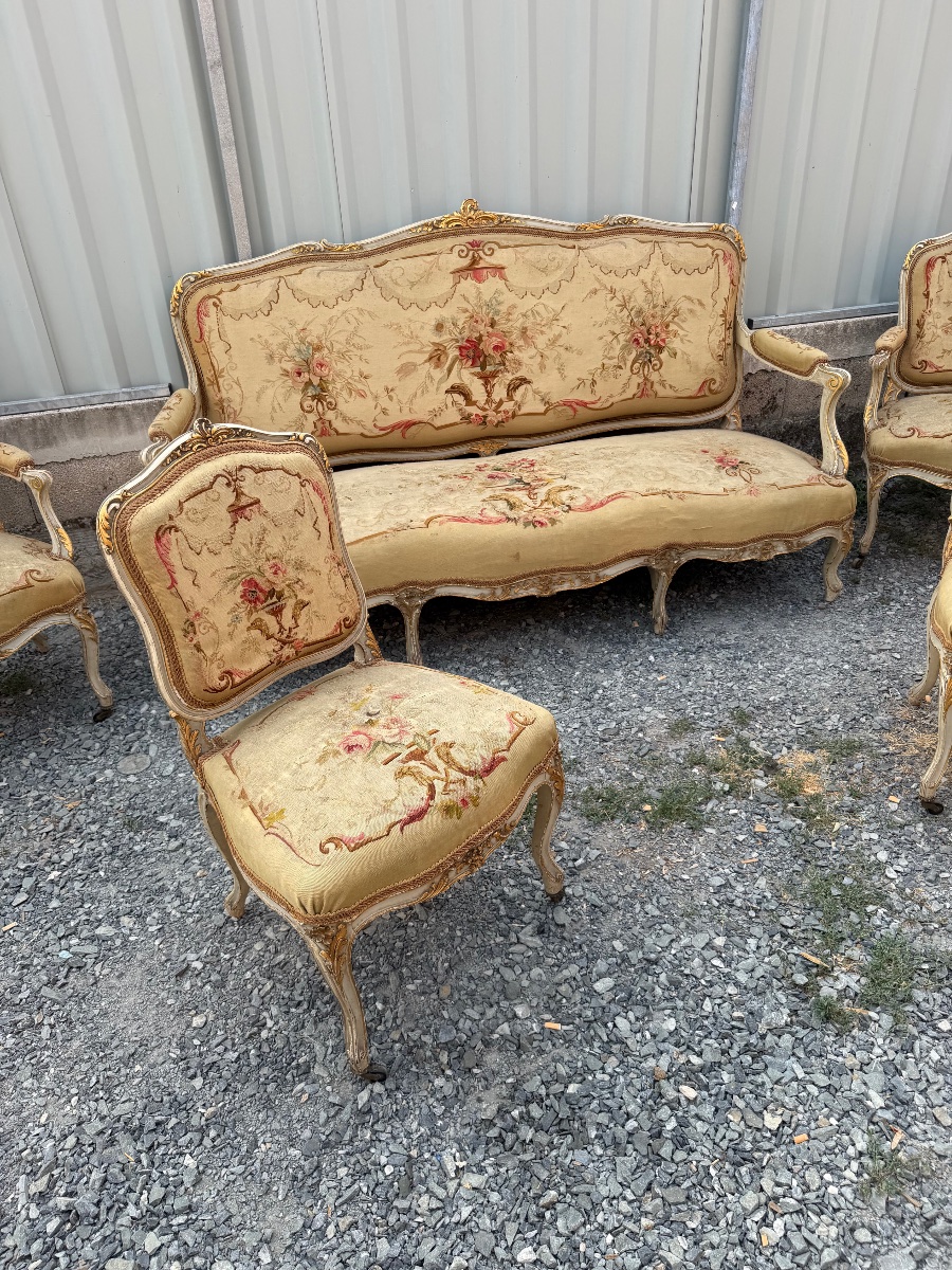 Important salon recouvert de tapisserie d’Aubusson composé de quatre fauteuils un canapé et qua-photo-1