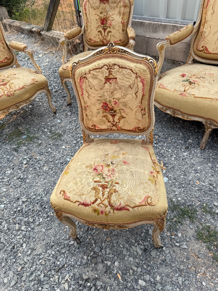 Important salon recouvert de tapisserie d’Aubusson composé de quatre fauteuils un canapé et qua-photo-4