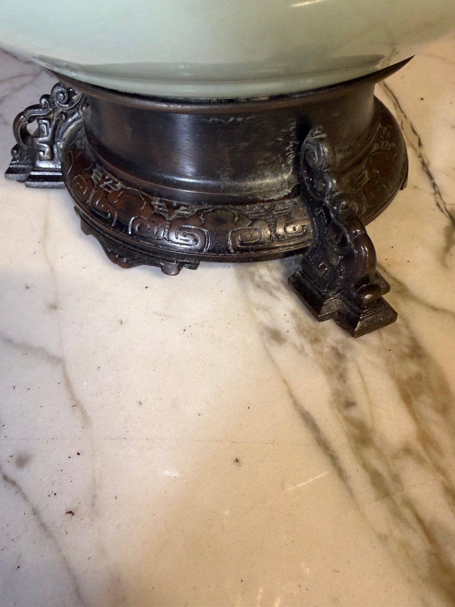 Paire de lampes à pétrole vert céladons ornées de lézards en bronze -photo-4
