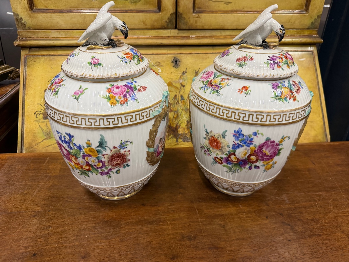 Pair Of Covered Vases Made Of Berlin Porcelain-photo-1