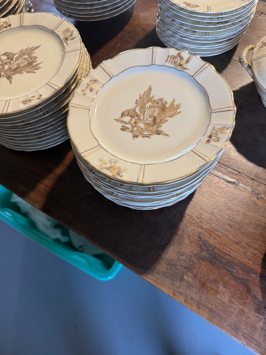 Important service en porcelaine de limoges bernardaud 72 pièces -photo-3
