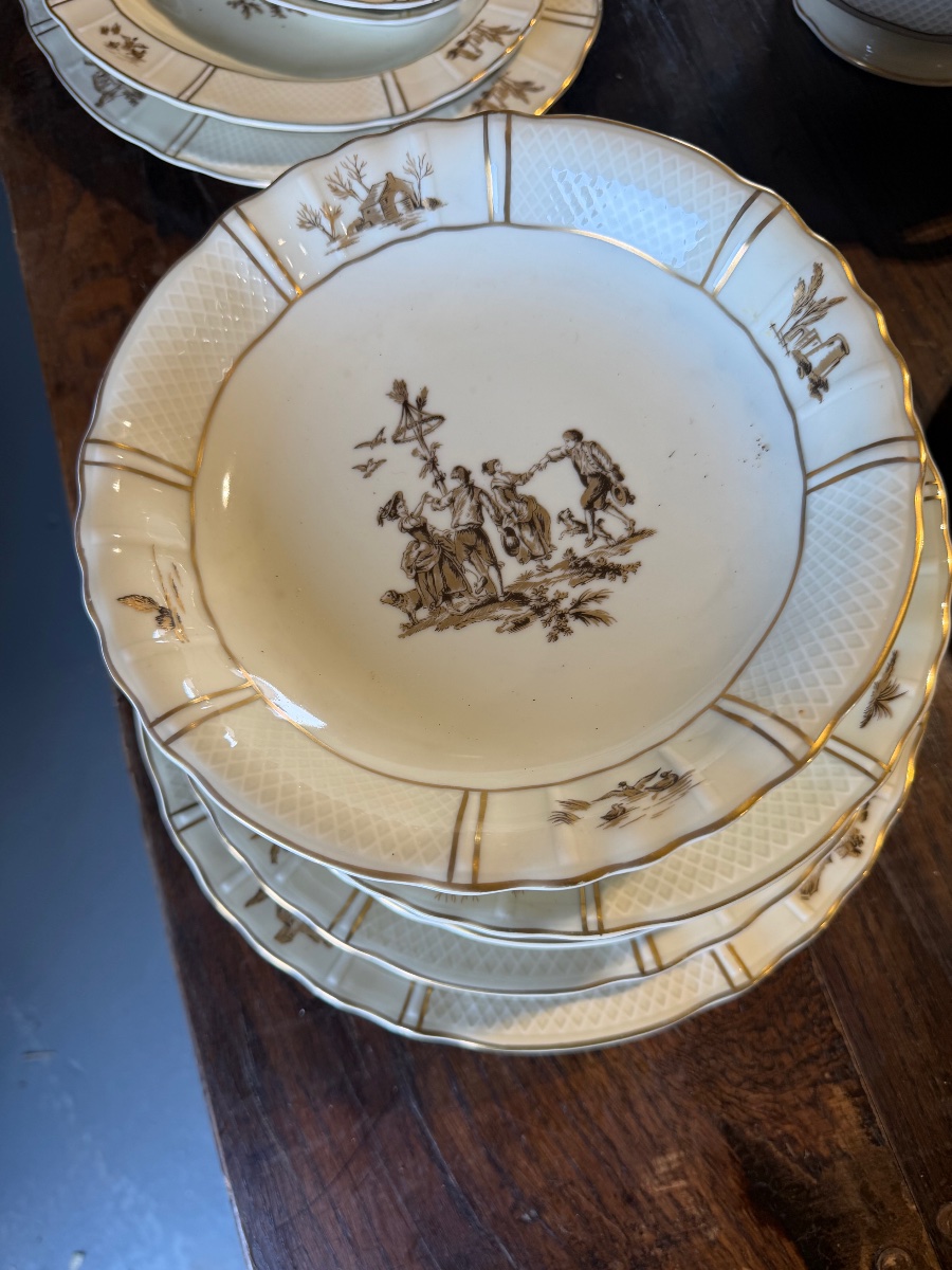 Important service en porcelaine de limoges bernardaud 72 pièces -photo-3