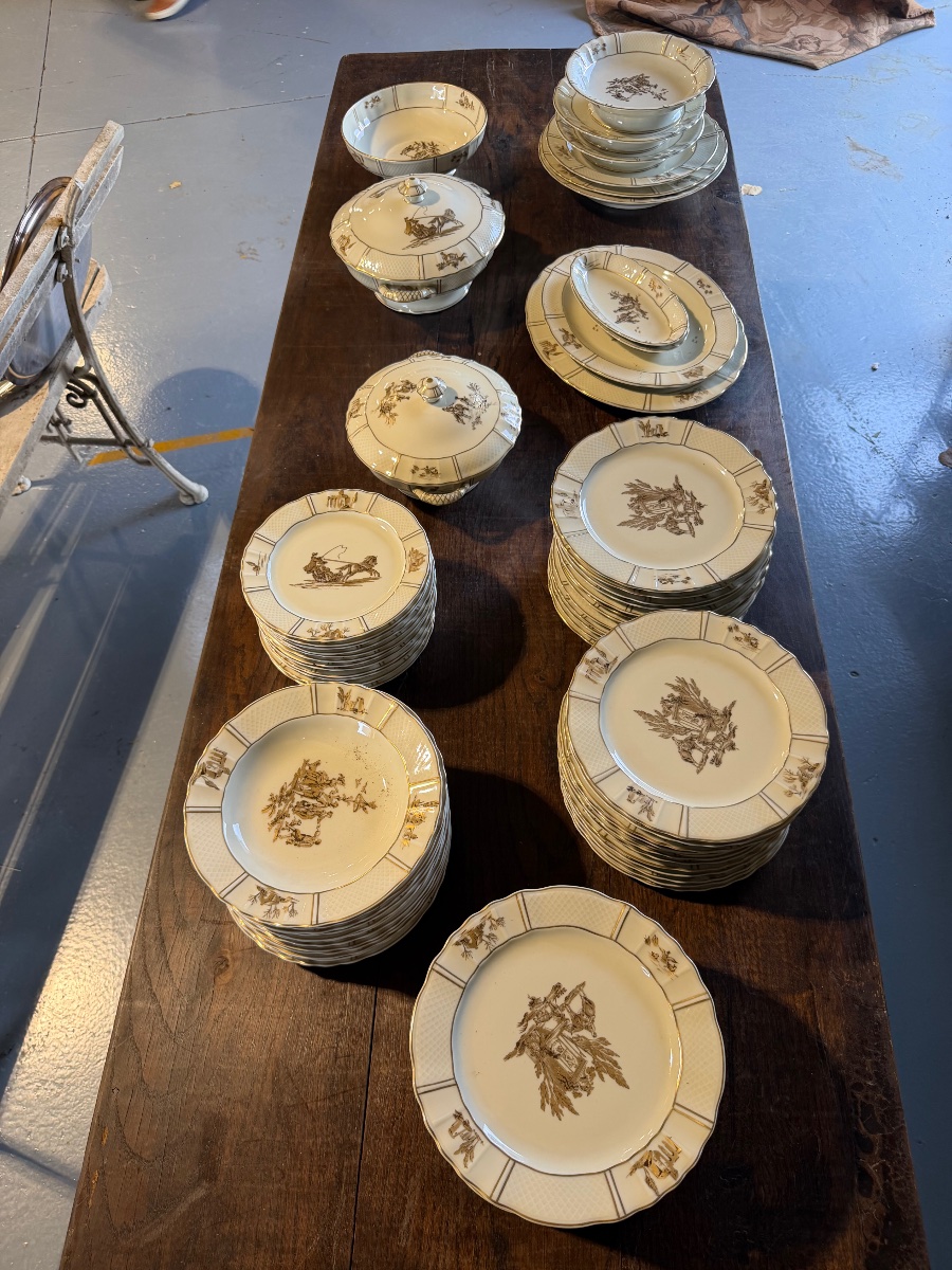 Important service en porcelaine de limoges bernardaud 72 pièces 