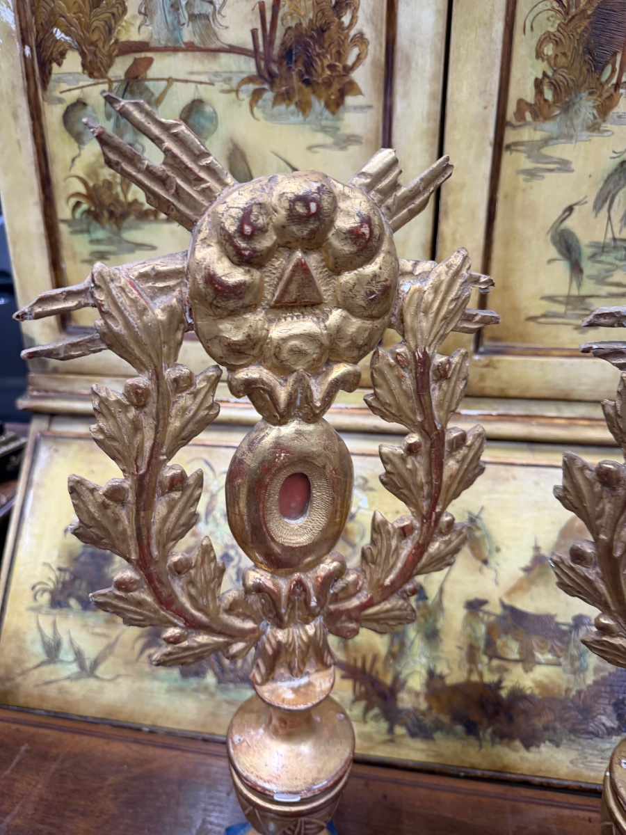 Paire de reliquaires en bois doré d’époque Louis XVI -photo-1