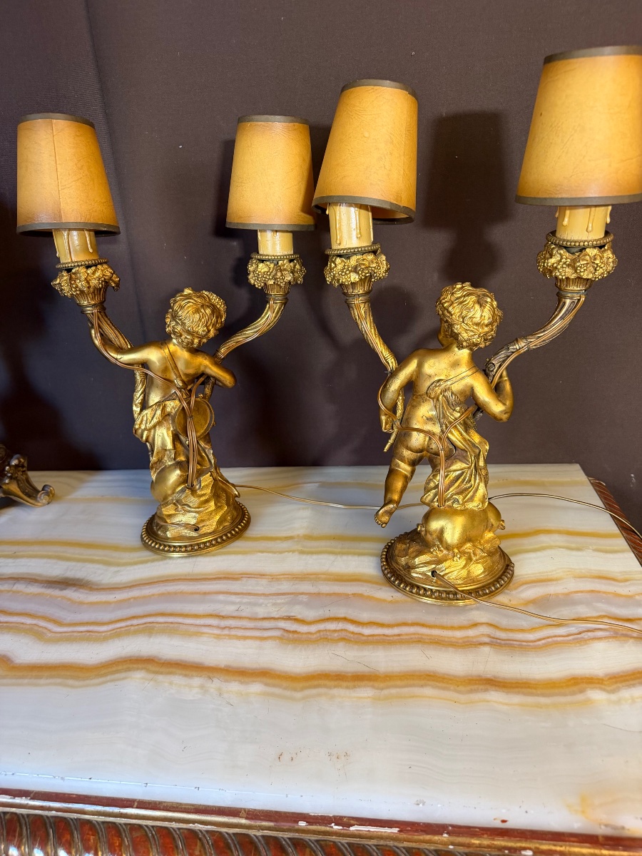 Paire de candélabres en bronze à décor de bacchus -photo-5