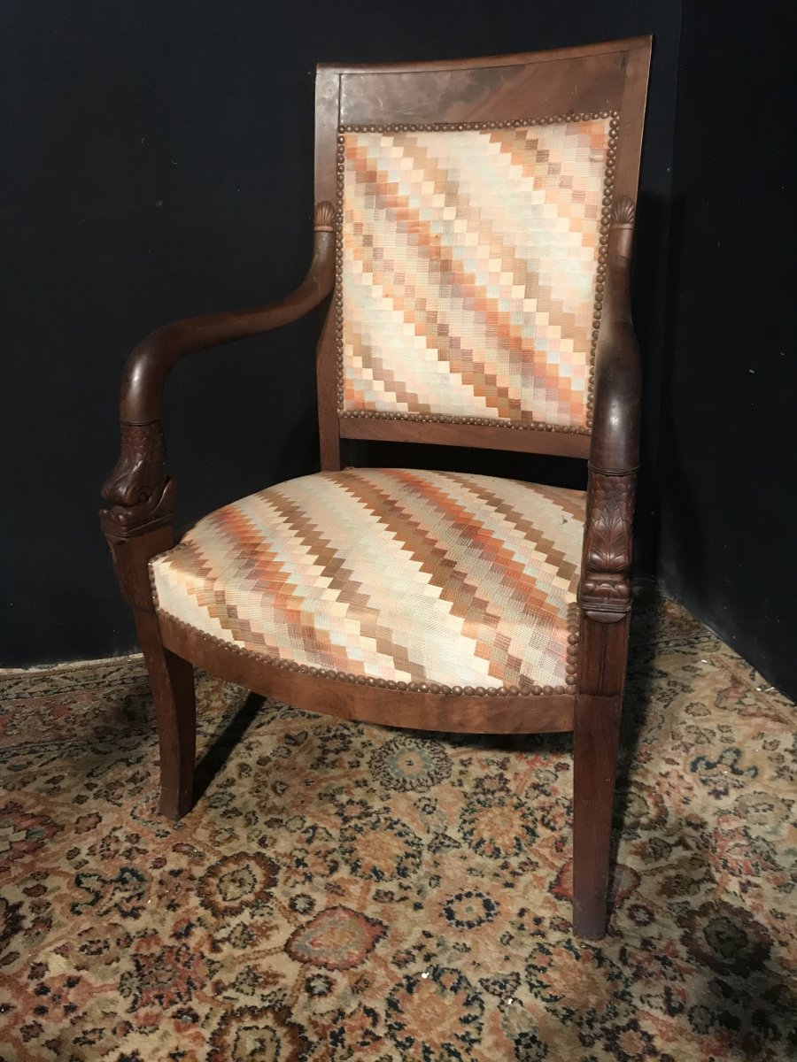 Fauteuil à Tête De Dauphin