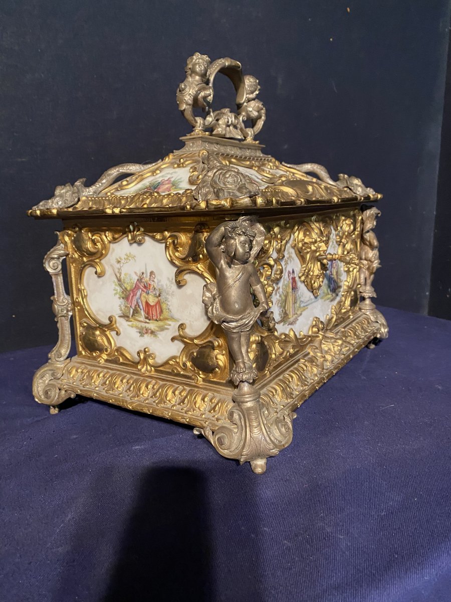 Exceptional Bronze And Porcelain Box From Sevres-photo-3