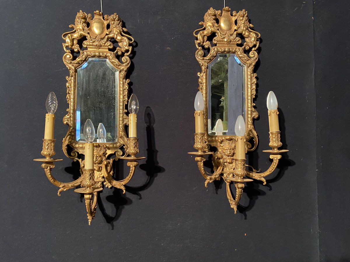 Pair Of Wall Lights With Ice Background In Gilt Bronze