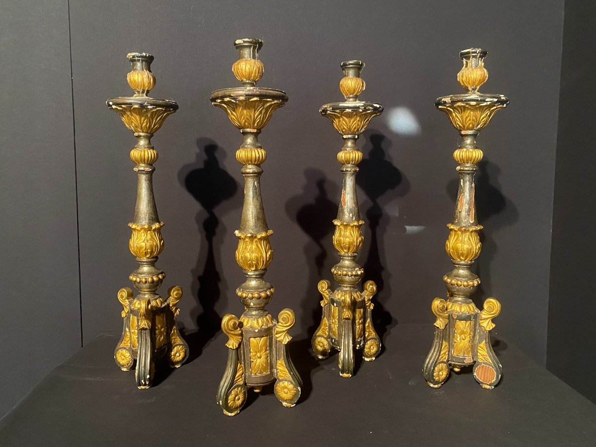 Suite De Quatre Chandeliers En Bois Doré Et Argenté Louis XVI 