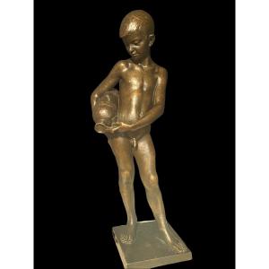 Sculpture En Bronze Représentant Un jeune homme à La Cruche Des Années 1950. Hauteur :90cm