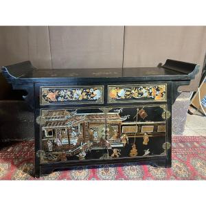 Chinese Lacquer Buffet From The 1950s