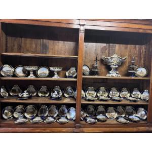 Lahoche Pannier services de vaisselle en porcelaine à décor de vue comprenant 53 pièces 