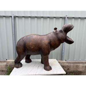 Important hippopotame en cuir début XXe