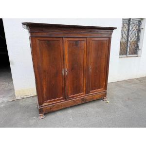 Petite armoire trois porte en noyer XIXe