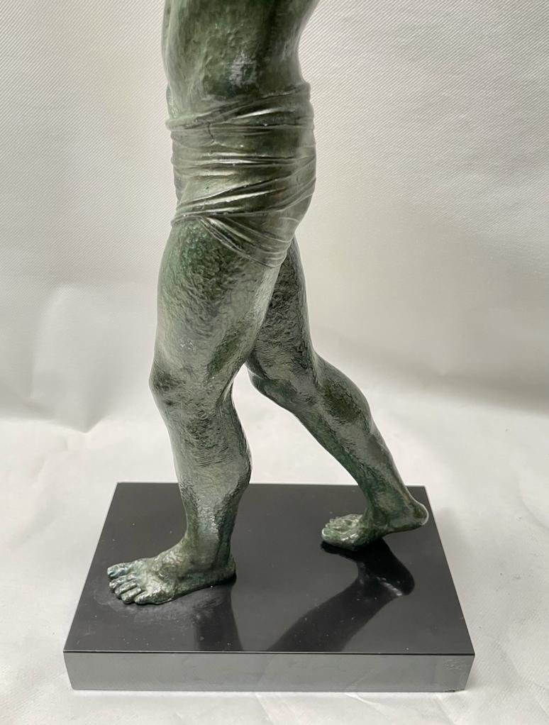 2 Figures Art Déco d'Athlètes avec un trophée Olympique en Régule par D.H.Chiparus et signé avec le pseudonyme de J.Darcourt-photo-4