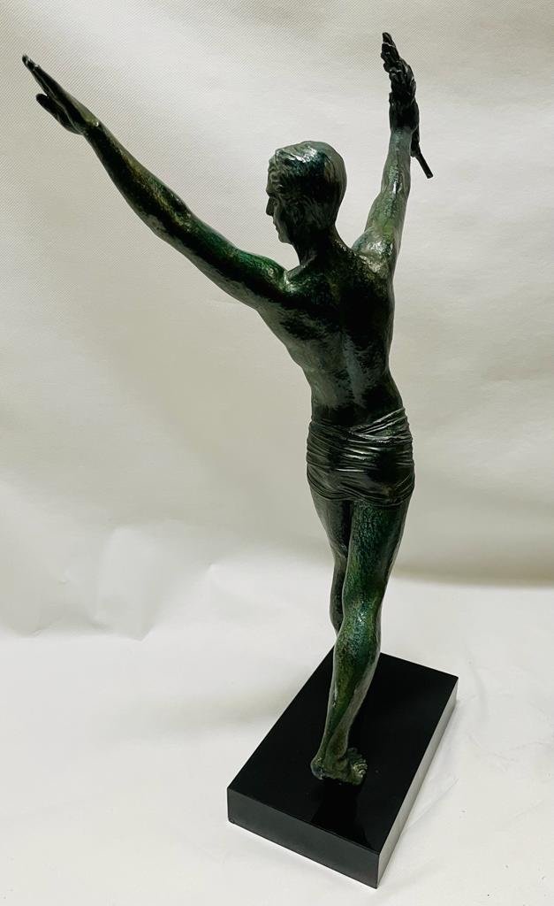 2 Figures Art Déco d'Athlètes avec un trophée Olympique en Régule par D.H.Chiparus et signé avec le pseudonyme de J.Darcourt-photo-5
