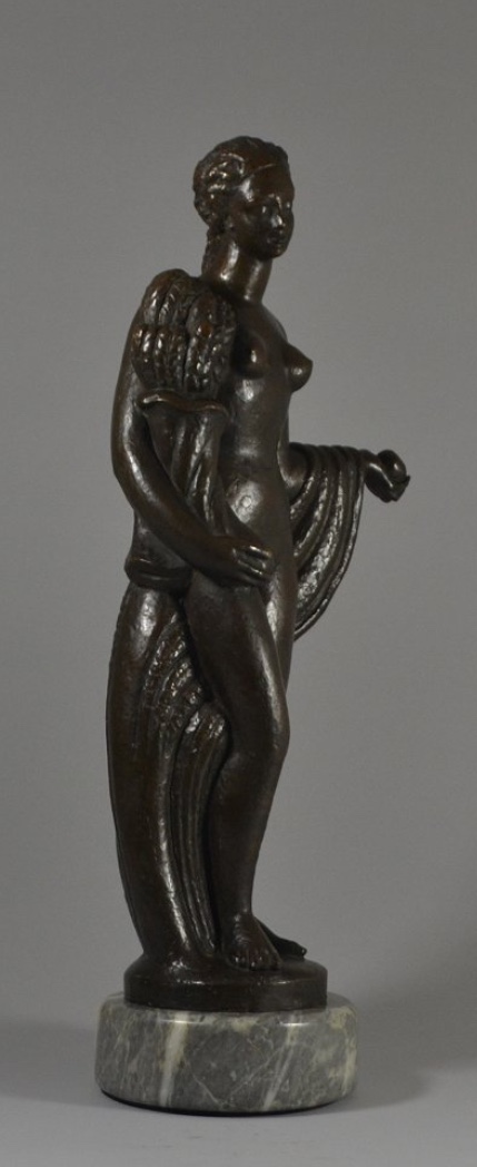 The Young Woman Has The Apple And The Cornucopia-photo-1