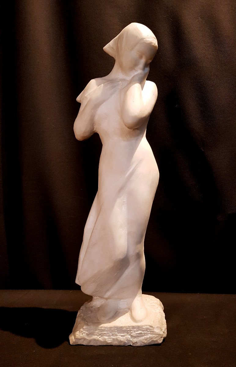 Femme Encapuchonnée, Marbre Blanc, Art Déco - Ecole Belge
