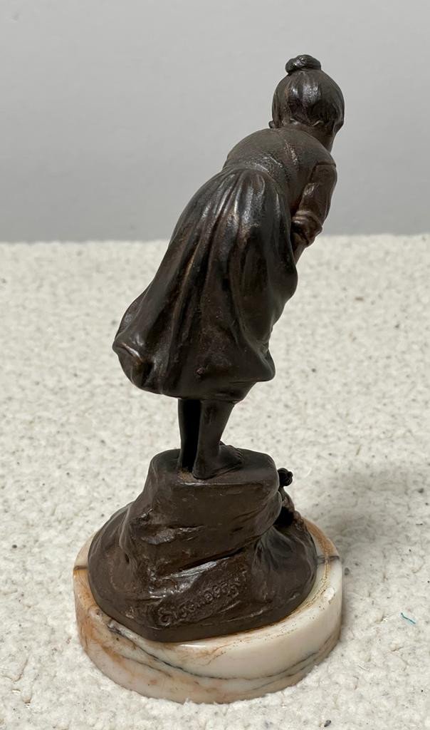 Petite Sculpture En Bronze - Signé Eisenberger - Jeune Fille Avec La Grenouille - Dim. 2x7x13cm-photo-1