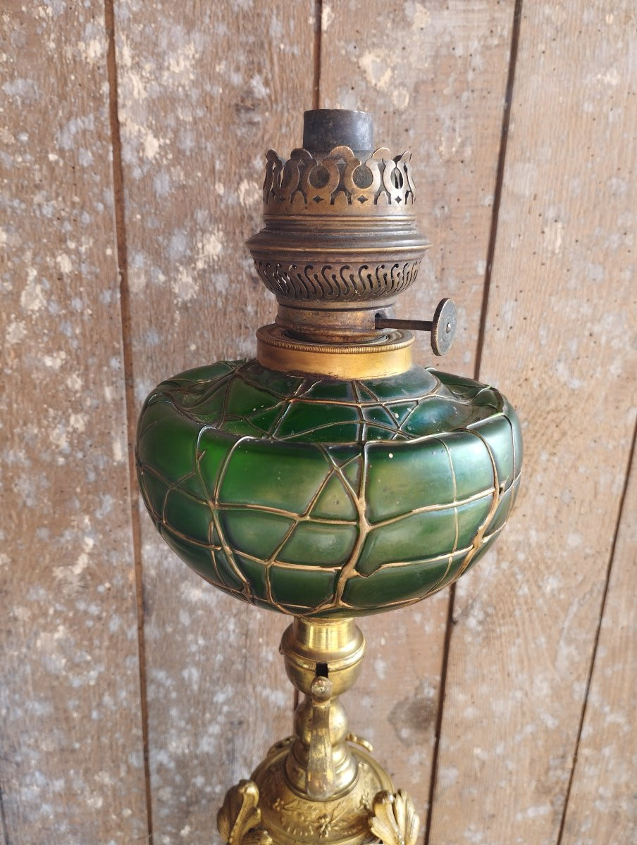 Grande lampe à pétrole réservoir verrerie de Loetz et piètement télescopique-photo-4