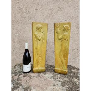 Paire d'Importants Vases Signés Friedrich Goldscheider Décor De Femmes Vêtues à l'Antique