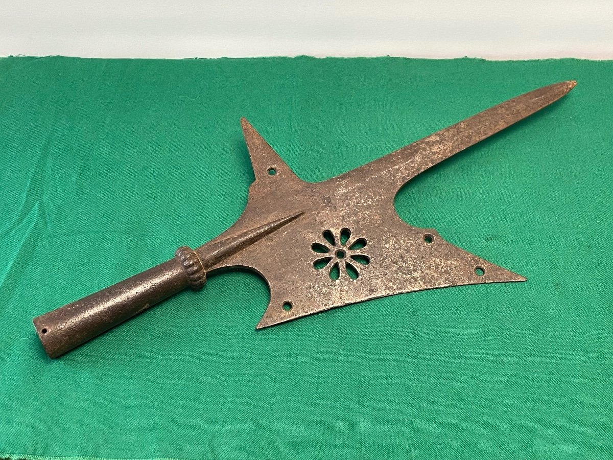 Hallebarde  d'époque  XVIII ème -photo-1
